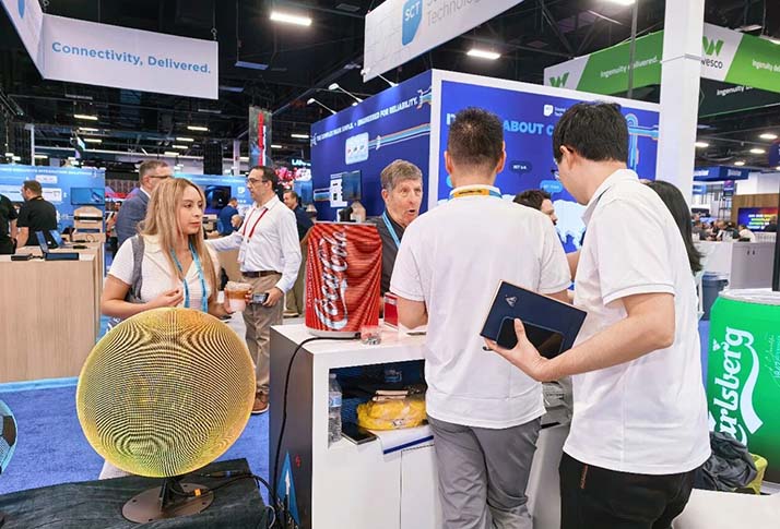 Creative LED display attracts attention at the exhibition